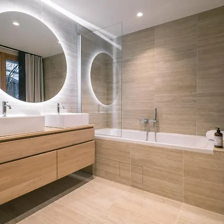 Des Amis - 15 Pers à - 400m Piscine Salle De Jeux Ciné Chalet *